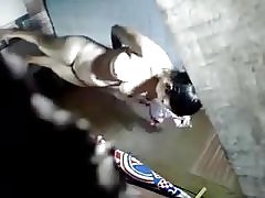 Indonēziešu-milf kaimiņš dušā