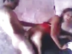 Vienmērīgu jāšanās pakaļu, un draugs, dodot narrating thais