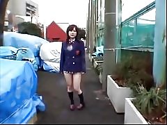 Viņai patīk izmēģināt jaunas lietas, japāņu